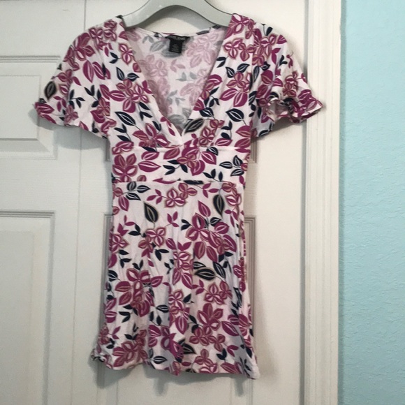 Guess Tops - Guess floral top